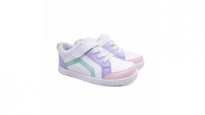 Ilustrasi sepatu brand lokal, Toezone. [Dok Shopee]