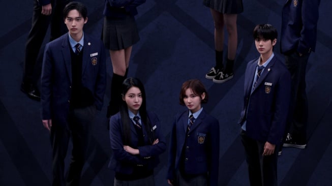 BITCH X RICH 2 Rilis Poster Perdana, Janjikan Konflik yang Penuh Emosi?