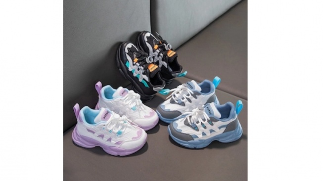 Sepatu anak Mosbo. [Dok Shopee]
