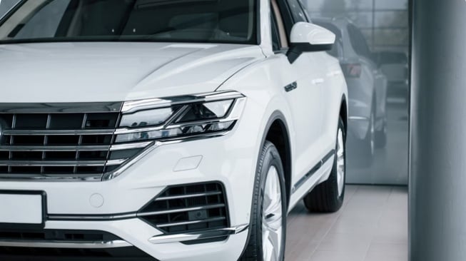 Ilustrasi mobil luxury (Freepik/standret)
