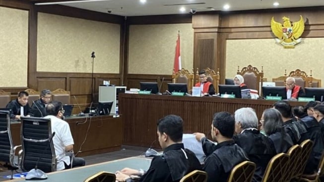 Menyesal Tak Bisa Bersama Keluarga, Zarof Ricar Harapkan Ini Saat Bacakan Pledoi