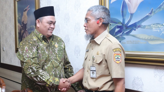 Wakil Ketua DPRD Jawa Tengah, Sarif Abdillah bertemu Sekda Pemprov Jateng Sumarno. [Istimewa]