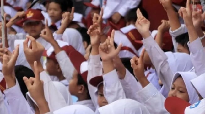 Dedi Mulyadi Hapus PR untuk Siswa: Strategi Pendidikan atau Sekadar Dorongan Populis Semata?