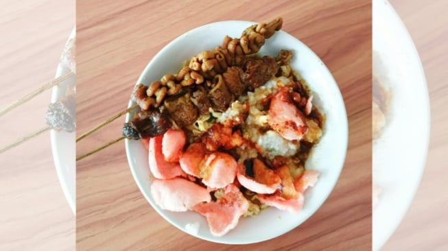 Aku Menyandarkan Kenangan dan Kenyamanan pada Semangkuk Bubur Ayam Sejak Pagi Itu