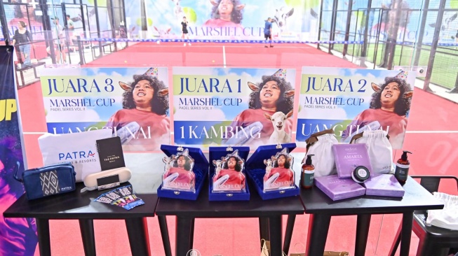 Marshel Widianto menggelar komeptisi Marshel Cup Padel Series Volume 2 yang diikuti sejumlah artis terkenal seperti Wulan Guritno, Davina Karamoy, Denny Cagur, Ade Govinda, dan lainnya. Menariknya, dalam acara ini, Marshel menyiapkan hadiah berupa tiga ekor kambing. [Instagram]