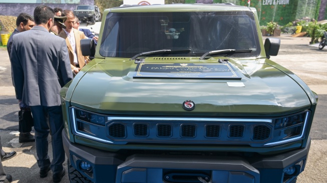 MV3-EV Pandu, kendaraan taktis listrik buatan Pindad dipamerkan di pameran industri pertahanan Indo Defence Expo dan Forum di JIExpo Kemayoran, Jakarta, Rabu (11/6/2025). [Antara/Aditya Pradana Putra]