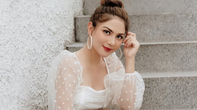 6 OOTD Simpel ala Jessica Mila untuk Inspirasi Tampil Catchy saat Hangout