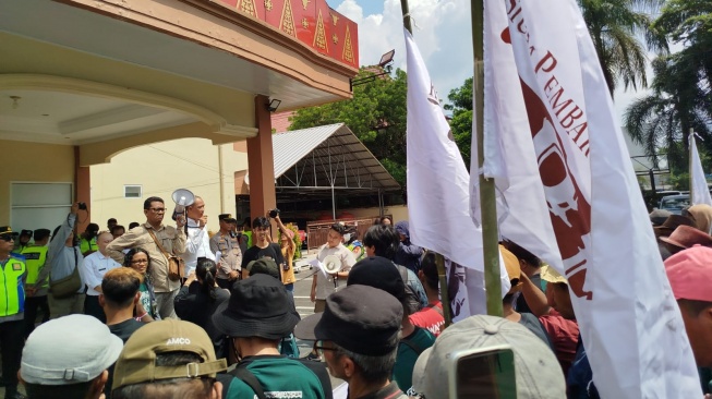 warga Lebung Itam demo PT BHP