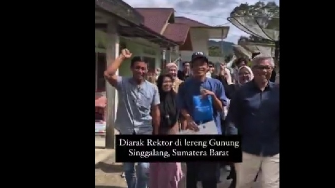 Sekampung Patungan Modal Kuliah Demi Anak Kuli Masuk ITB