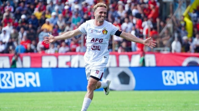 Lepas Ze Valente, Persik Kediri Siapkan Gebrakan Besar di Musim 2025/2026?