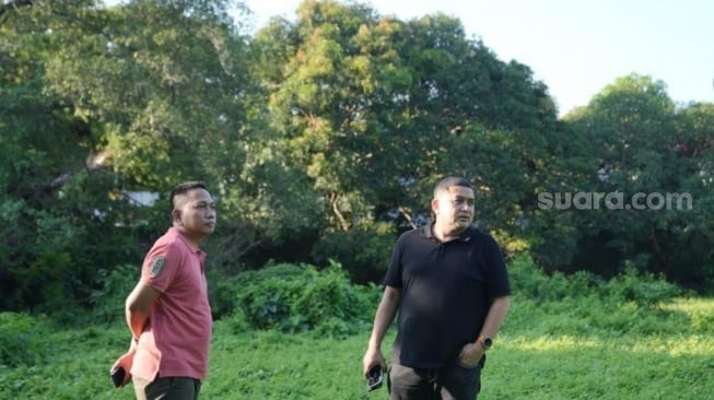 Penampakan salah satu bagian dari Lapangan Karebosi yang tidak terawat. Dikunjungi Wali Kota Makassar Munafri Arifuddin dan Ketua KONI Makassar Ismail [SuaraSulsel.id/Istimewa]