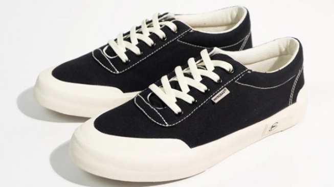 Patrobas Basic Black White Sneakers (Shopee)