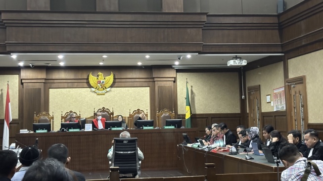 Sidang kasus dugaan suap pada pergantian antarwaktu (PAW) anggota DPR RI dan dugaan perintangan penyidikan yang menjadikan Sekretaris Jenderal PDIP Hasto Kristiyanto sebagai terdakwa, Jakarta, Kamis (12/6/2025). [Suara.com/Dea Hardianingsih]