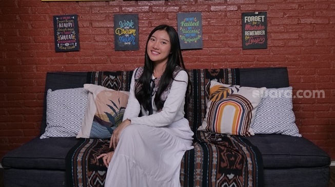 Mini album 'Langkah Rindu' mencerminkan perjalanan hidup Gege Grisel dalam mengungkapkan kisahnya melalui musik. [Suara.com]