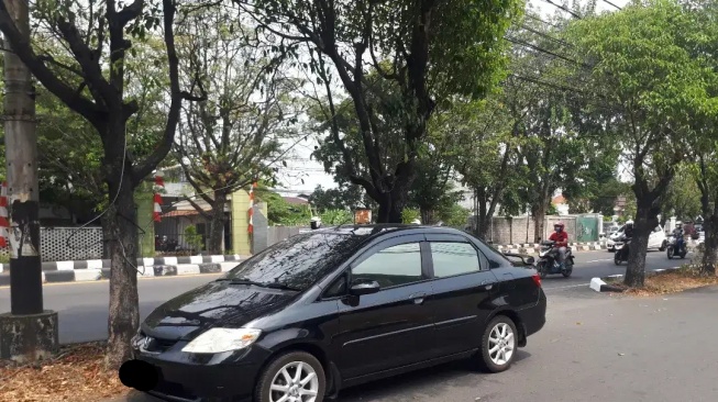Honda City (2004). (OLX)