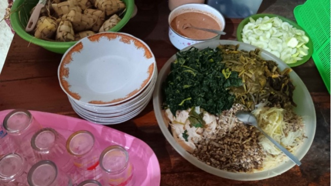 Ketupat Pecel dan Keragaman Rasa yang Menyatukan Keluarga di Hari Raya Lebaran
