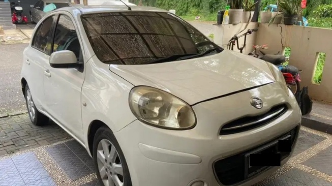 Nissan March (2012) (OLX)