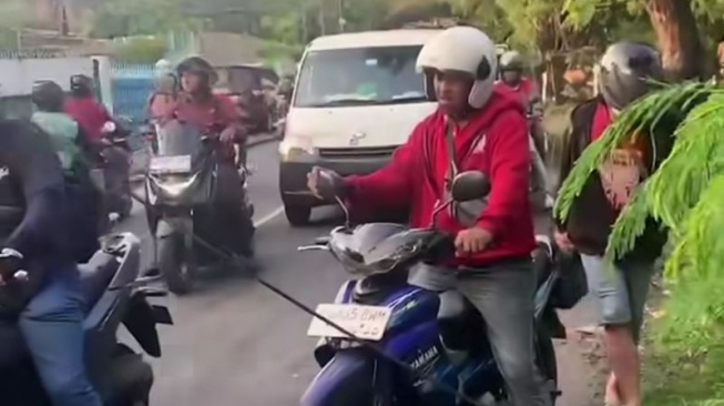 Kabel CCTV Menjuntai di Cengkareng Diduga Akibat Pohon Tumbang, Ini Tanggapan Jakarta Smart City