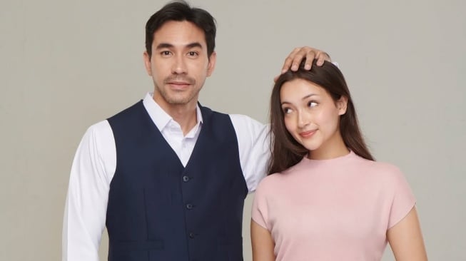 Darius Sinathrya dan Megan Domani dalam series Sugar Daddy (Instagram/@megandomani)