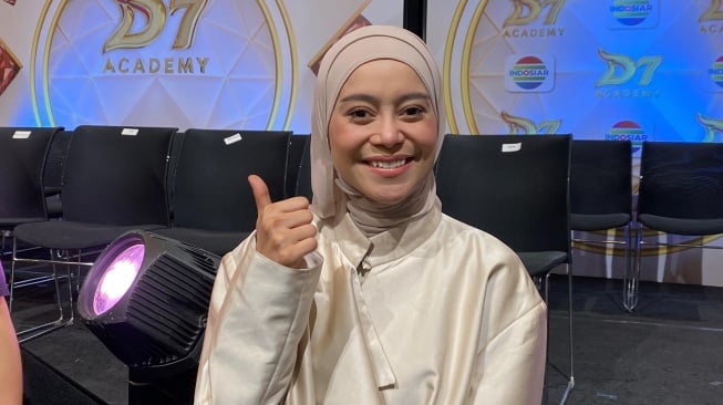 Lesti Kejora akan menjadi juri di ajang Dangdut Academy 2025. Lesti akan bersanding dengan para pedangdut senior lain seperti Elvy Sukaesih, Rita Sugiarto, Dewi Perssik hingga Soimah. [Tiara Rosana/Suara.com]