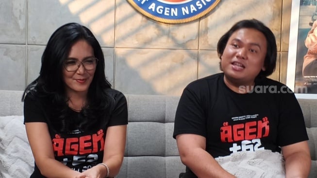 Rieke Diah Pitaloka dan Keanu AGL ditemui dalam acara promosi film +62 di kawasan Kemang, Jakarta Selatan, Jumat, 13 Juni 2025. [Adiyoga Priyambodo/Suara.com]