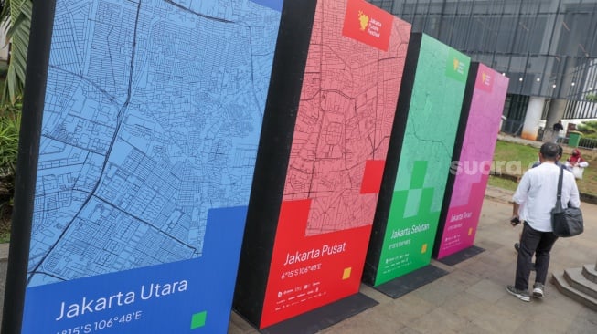 Warga mengunjungi pameran Jakarta Future Festival 2025: Collaborate to Elevate! di Taman Ismail Marzuki, Jakarta, Jumat (13/6/2025). [Suara.com/Alfian Winanto]