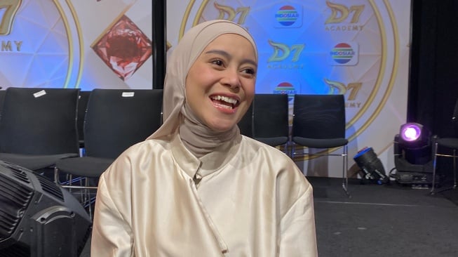 Lesti Kejora akan menjadi juri di ajang Dangdut Academy 2025. Lesti akan bersanding dengan para pedangdut senior lain seperti Elvy Sukaesih, Rita Sugiarto, Dewi Perssik hingga Soimah. [Tiara Rosana/Suara.com]