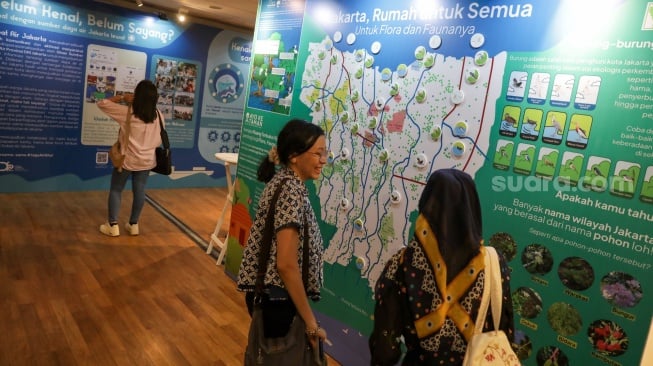Warga mengunjungi pameran Jakarta Future Festival 2025: Collaborate to Elevate! di Taman Ismail Marzuki, Jakarta, Jumat (13/6/2025). [Suara.com/Alfian Winanto]