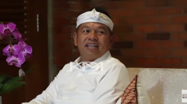 Dedi Mulyadi Akui Kesalahan Tak Pakai Helm, Minta Ditilang Usai Naik Motor Patwal