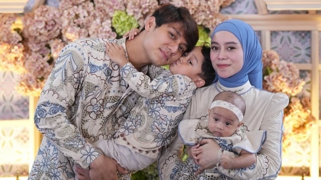 Lesti Kejora merasa jadi perempuan paling beruntung di dunia, karena meski telah memiliki dua anak, ia tetap didukung sang suami, Rizky Billar untuk tetap berkarier. [Instagram]