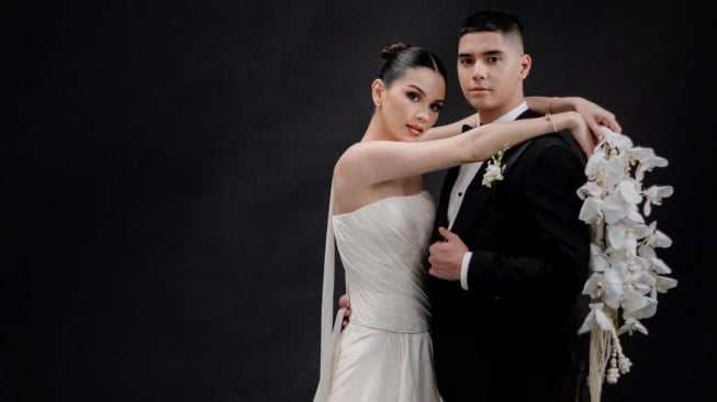 Anti Kalem-kalem, Alyssa Daguise Cuek Joget di Panggung Pelaminan Ngunduh Mantu