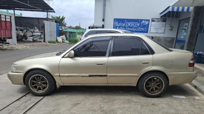 Toyota Corolla (1999). (OLX)