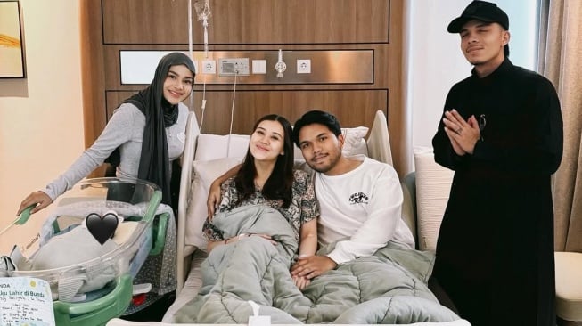 Terpesona Ketampanan Anak Aaliyah Massaid, Atta Halilintar Ungkap Wajah Keponakannya yang Putih