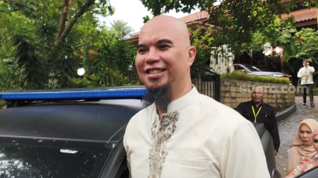 Ahmad Dhani Nangis di Acara Siraman Al Ghazali