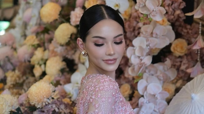 Alyssa Daguise tampil cantik di acara siraman menjelang pernikahannya dengan Al Ghazali. [Instagram]