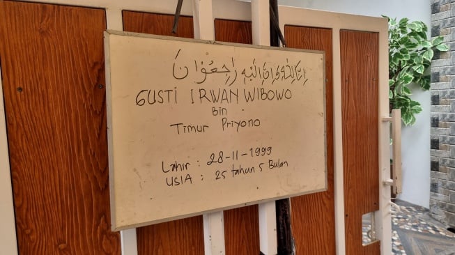 Suasana rumah duka Gustiwiw atau Gusti Irwan Wibowo di Bekasi, Jawa Barat. [istimewa]