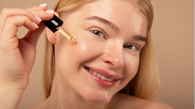 Serum Dulu atau Moisturizer? Ini Urutan Skincare yang Benar untuk Hasil Maksimal