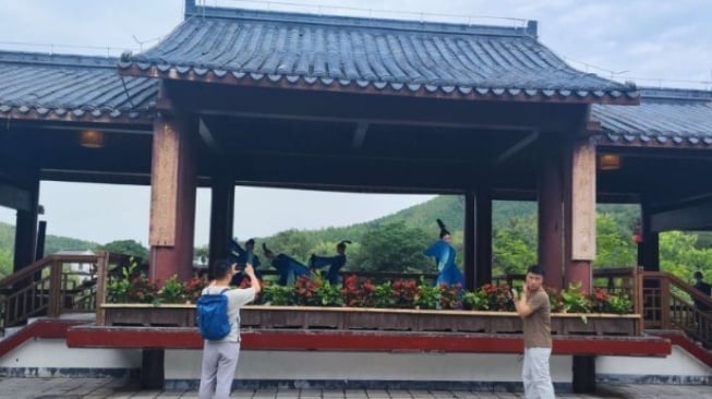 Desa budaya teh Huanglongxian, distrik Jiangning, kota Nanjing provinsi Jiangsu pada Selasa (10/6/2025) [Suara.com/ANTARA]