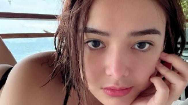 Amanda Manopo tampil seksi liburan di Pantai (Instagram)