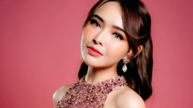 Amanda Manopo tampil seksi liburan di Pantai (Instagram)
