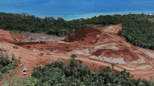 Dampak Penambangan Nikel di Pulau Kecil: Lingkungan Rusak, Warga Terancam
