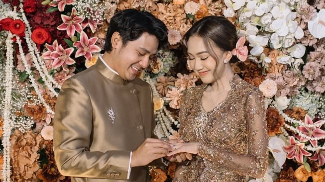 Arbani Yazis resmi melamar Raissa Ramadhani (Instagram)
