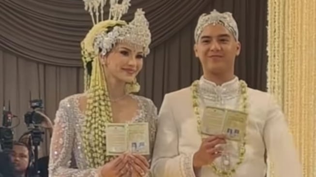 Potret akad nikah Al Ghazali dan Alyssa Daguise [Instagram/@ari_lasso]