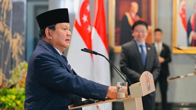 Presiden Prabowo Subianto menyampaikan pernyataan untuk menyerukan gencatan senjata di Gaza dan Perang Iran-Israel yang sedang berkecamuk di Timur Tengah. [Biro Pers Sekretariat Presiden]