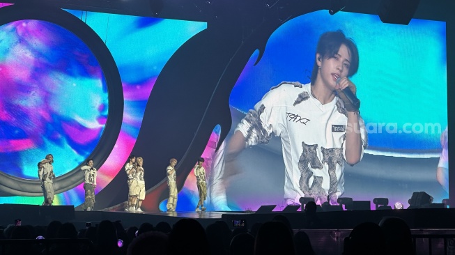 Boyband &TEAM sukses menggelar konser perdana di Indonesia Convention Exhibition (ICE), BSD City, Tangerang pada Minggu, 15 Juni 2025 [Suara.com/Sumarni]