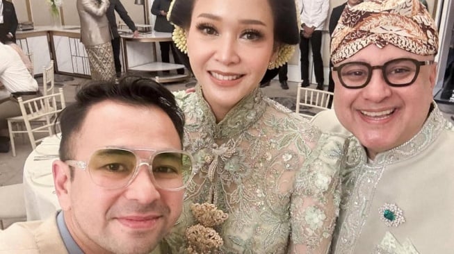 Raffi Ahmad bagikan foto selvi bareng Ahmad dan Irwan Mussry (Instagram)