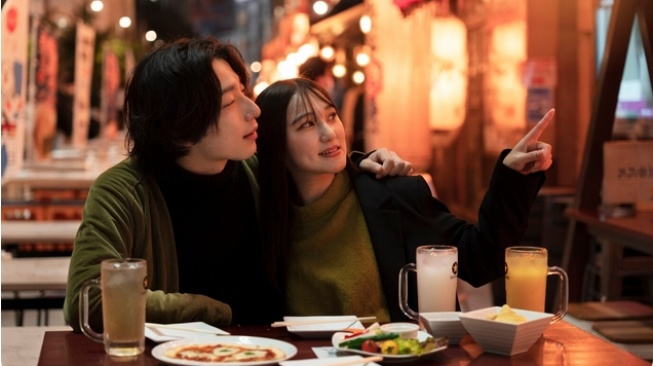 Ilustrasi pasangan sedang first date atau kencan pertama (Freepik/freepik)