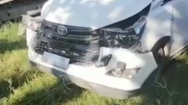 Toyota Land Cruiser Angkut Bupati Sidrap Syaharuddin Alrif Kecelakaan di Barru