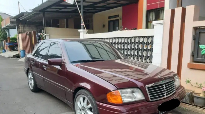 Mercedes Benz C Class (1997). (OLX)