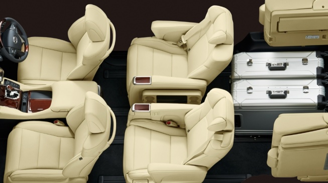 Interior Toyota Alphard 2015. (Toyota)